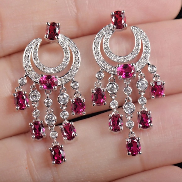 Sold! Gorgeous Natural 4Ct Ruby and 1.85 CT Diamonds on 14k. 5.2 g. 1.25 “ - Picture 2 of 9